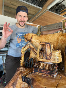 Holzskulptur von und mit Thomas Steinwender